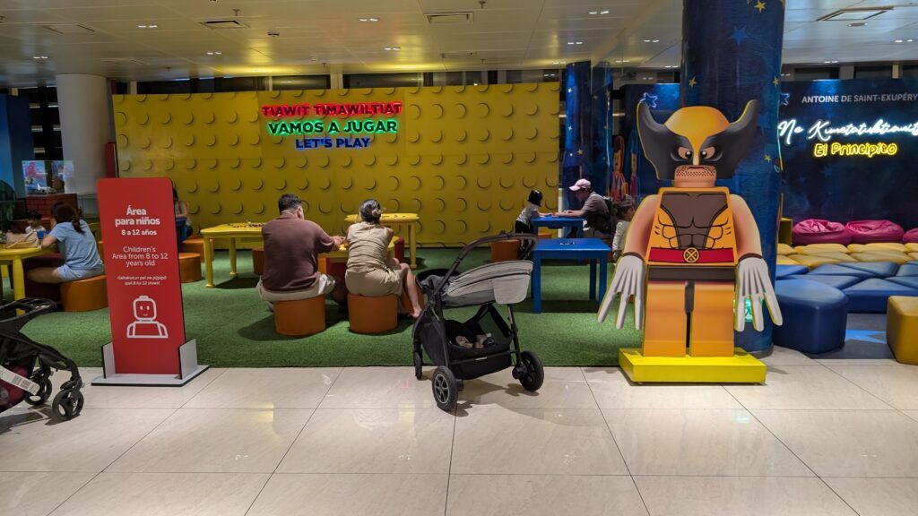 Bukele’s Futuristic BINAES Library Blends Books, Bitcoin, and Family Play in Revitalized Capital 4